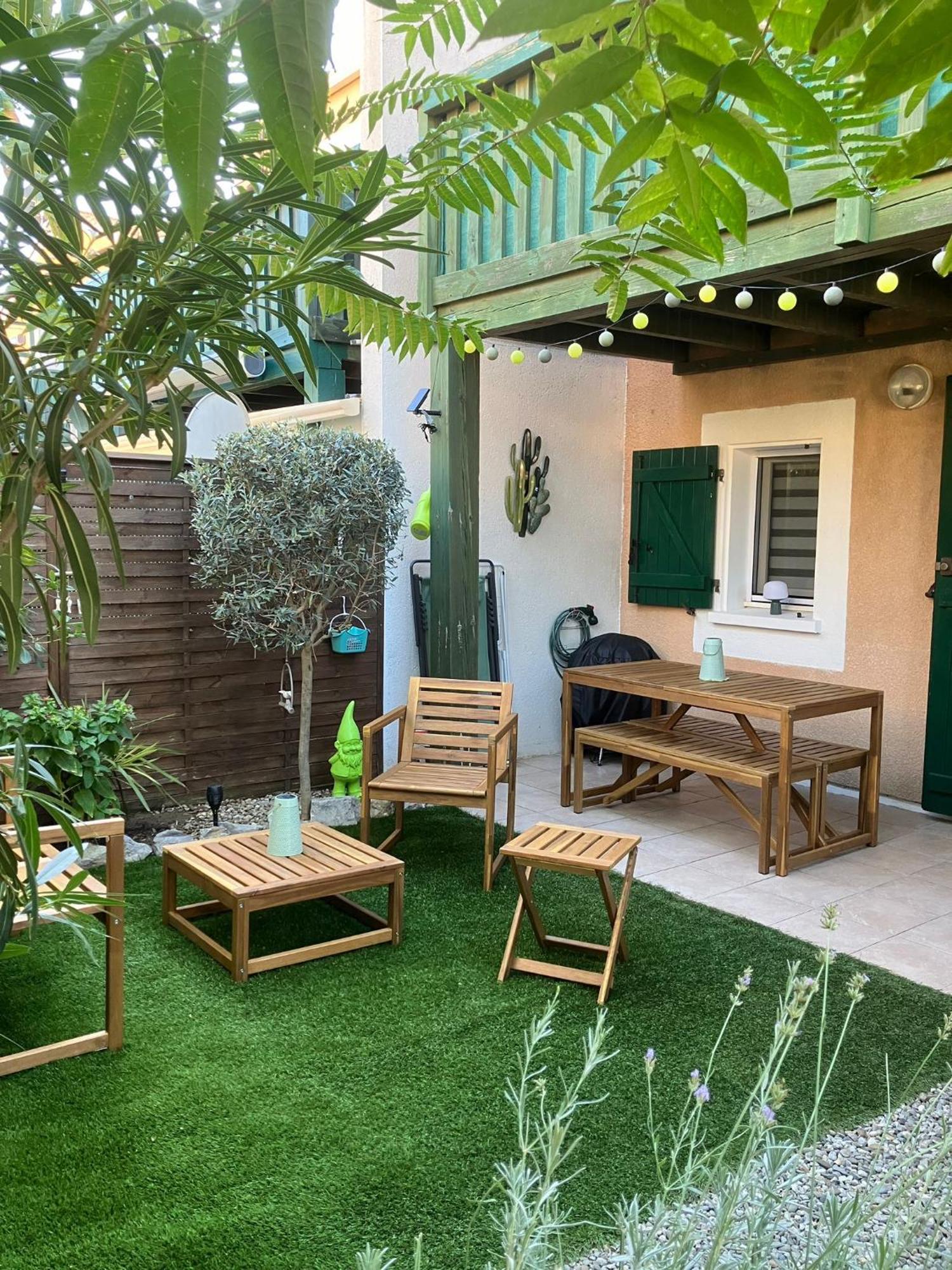 4 Etoiles Avec Jardin Cloture Et Piscine Dans La - Appartement